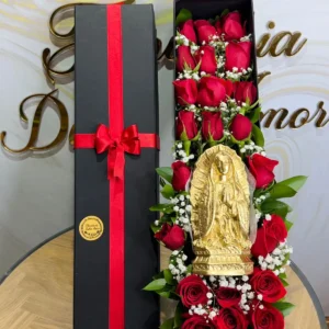 Caja con rosas y virgen en marmolina