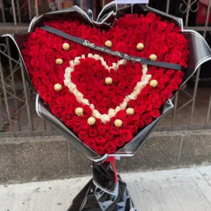 Corazon gigante con chocolates Ferrero Rocher