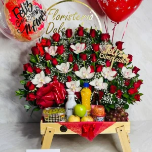 Desayuno sorpresa con rosas, orquídeas, frustas y globos con helio