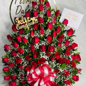 Ramillete en piramide de rosas